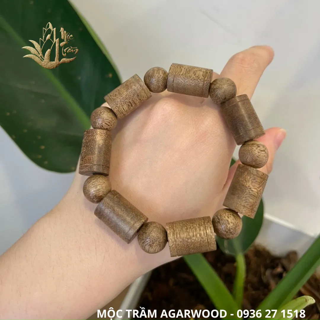 Vietnamese Natural “Kien Toc” Agarwood Bracelet – 13mm Round Beads with Bamboo Joint Accents